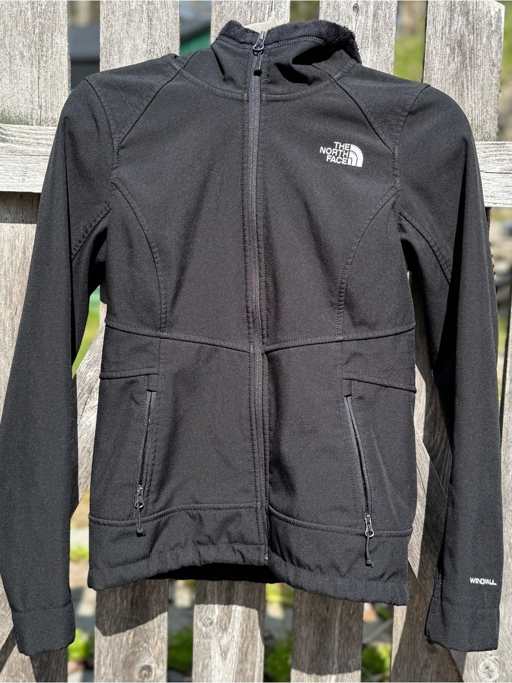 The North Face Women's Black Full-Zip Softshell Jacket